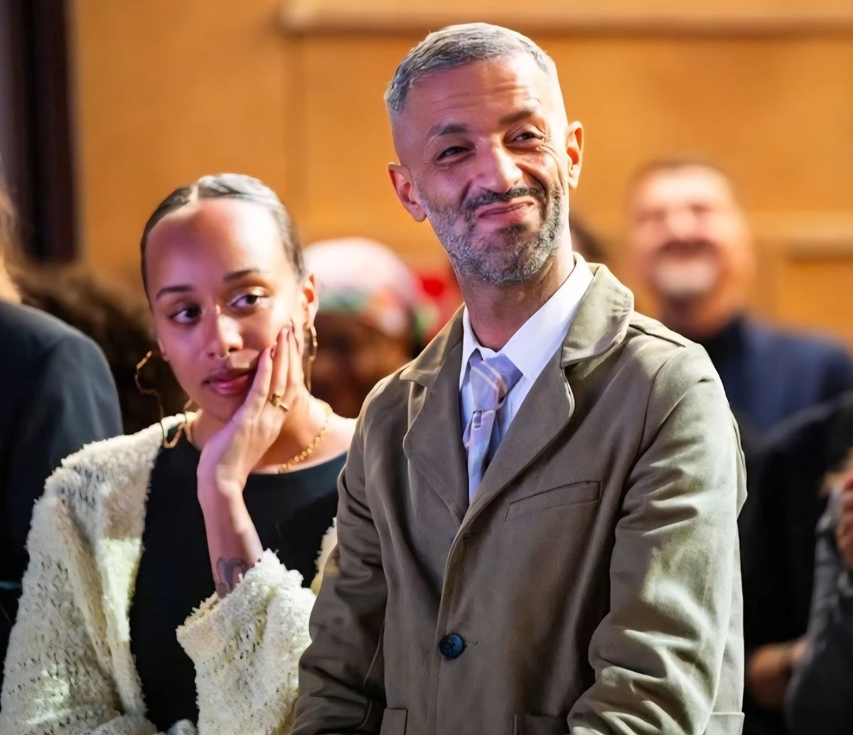 Tofik Dibi heeft net kenbaar gemaakt dat zijn partij BIJ1 niet in een coalitie zal stappen waaraan ook de VVD of het CDA deelneemt.

Dus voor alle mensen die hoopten op Sylvana als minister voor Keti Koti &amp; Ramadanzaken... helaas.

#verkiezingen2025 #verkiezingen2025