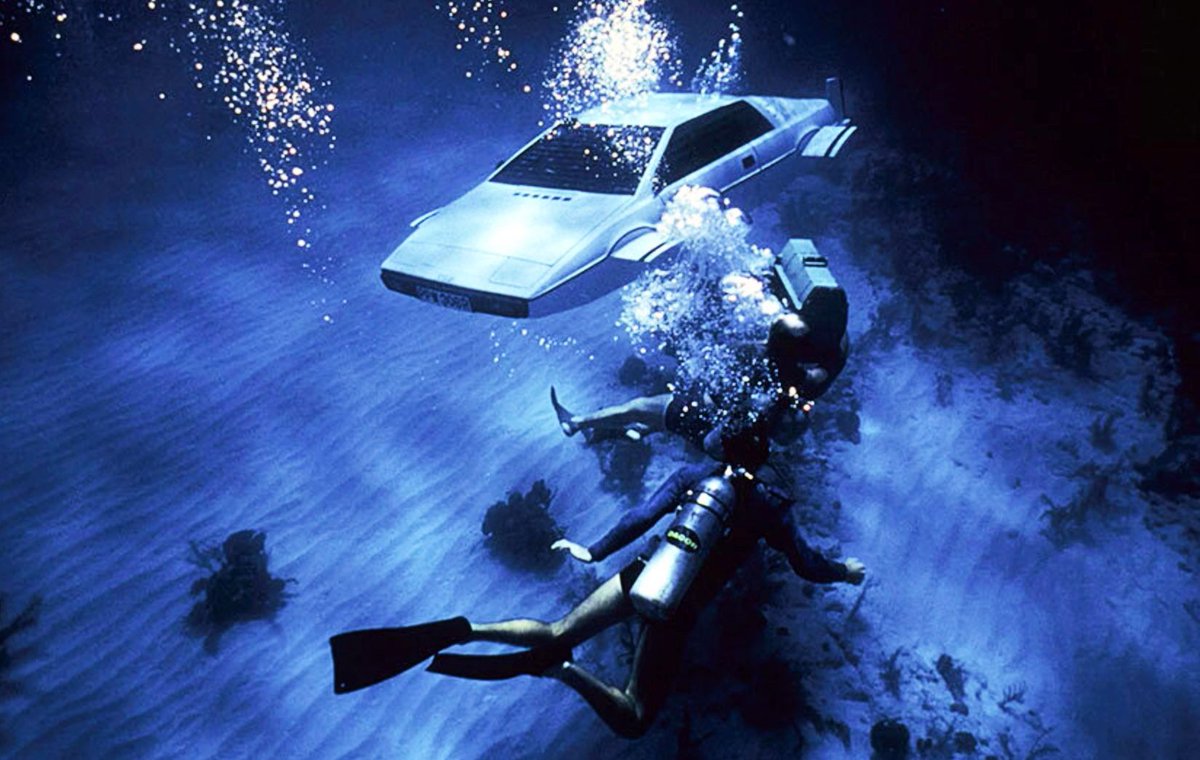 10 of the Hottest James Bond Car Chase Scenes spyscape.com/article/10-coo…