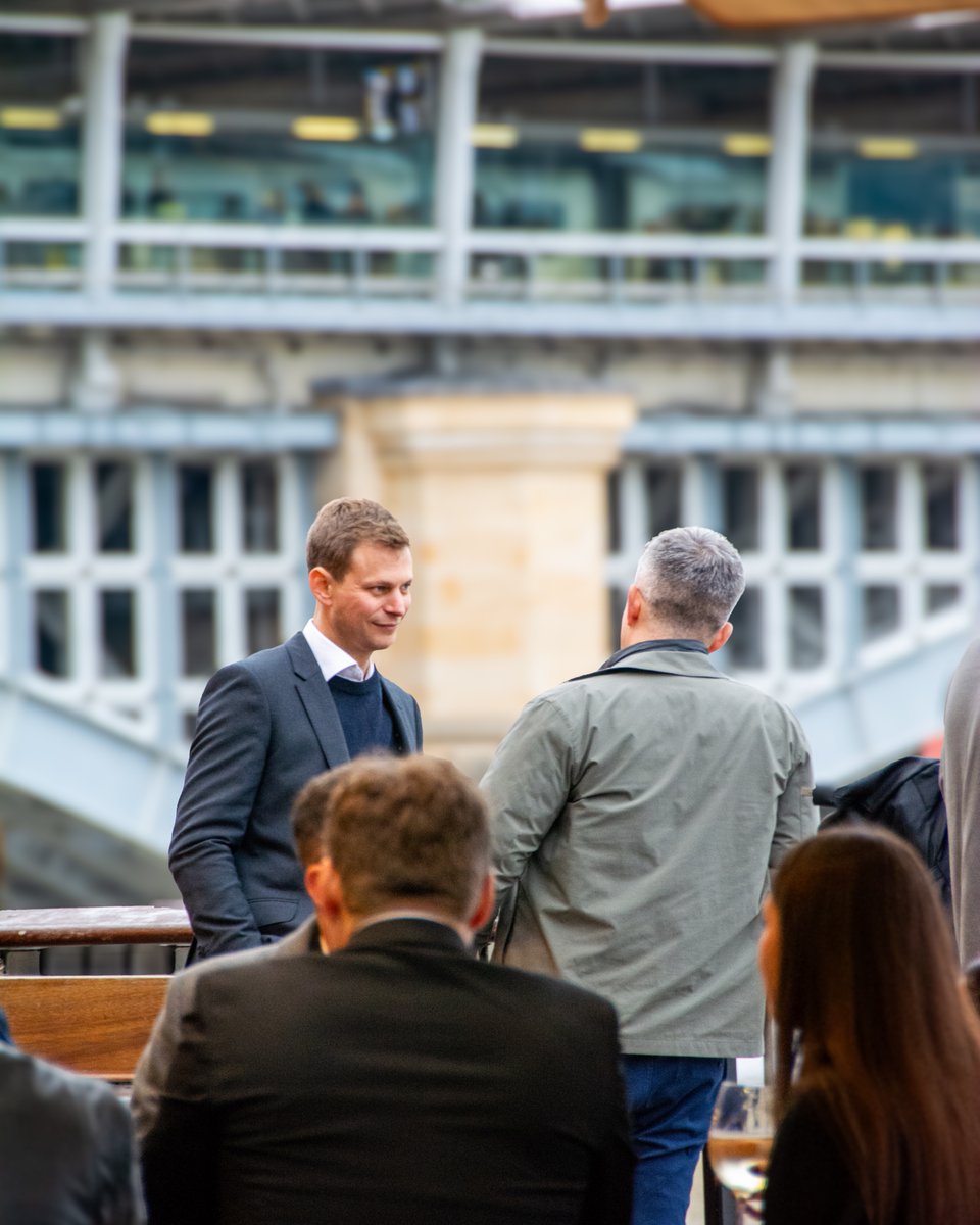 Thursday. The unofficial Friday. 💁‍♀️

Swing by for a drink (or three), it’s basically the weekend anyways!

#london #thirstythursday #weekend #londonpub