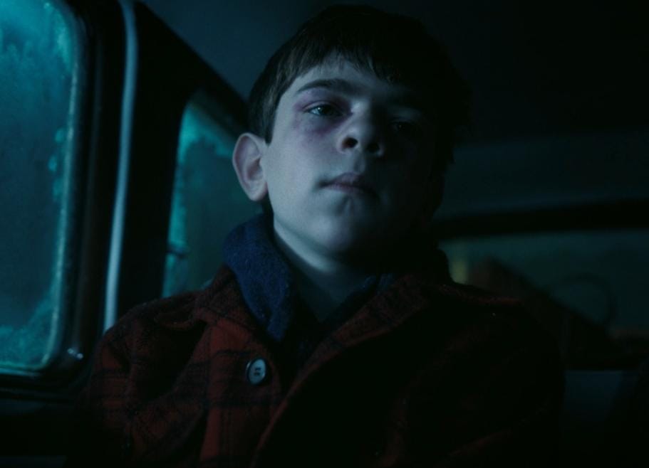 The opening car scene still lingers. The silence before the chaos, the slow dread creeping in. It’s not about what you see but what you feel approaching. #ITWelcomeToDerry On JioHotstar