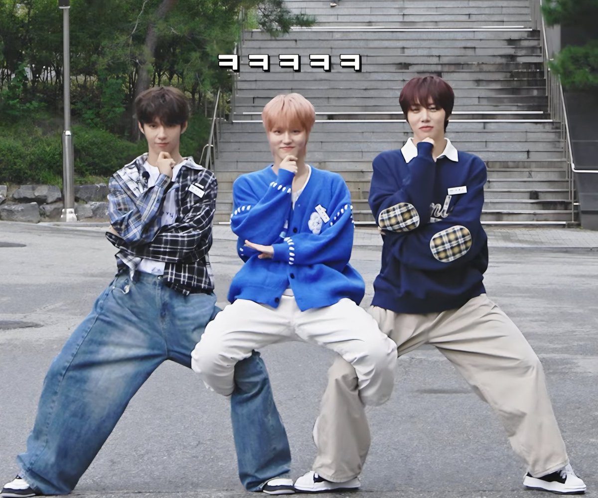 nishjunzz's tweet photo. HELPPPP ME WHAT IS AHOF EVEN ABOUT??? 🤣 https://t.co/Gn4iy2HN8q