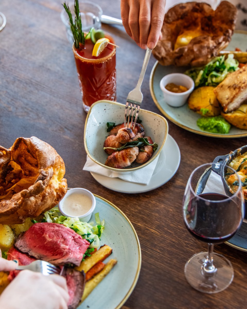 Sunday plates bigger than your hangover... You know where we are 😉

#london #sundayroast #pubroast