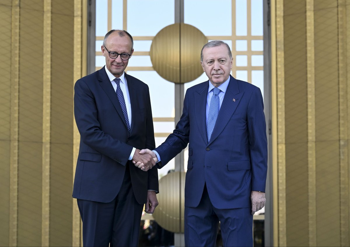 Cumhurbaşkanımız Sayın Recep Tayyip Erdoğan, Türkiye’ye ziyarette bulunan Almanya Federal Cumhuriyeti Başbakanı Friedrich Merz’i Cumhurbaşkanlığı Külliyesi’nde resmî törenle karşıladı.