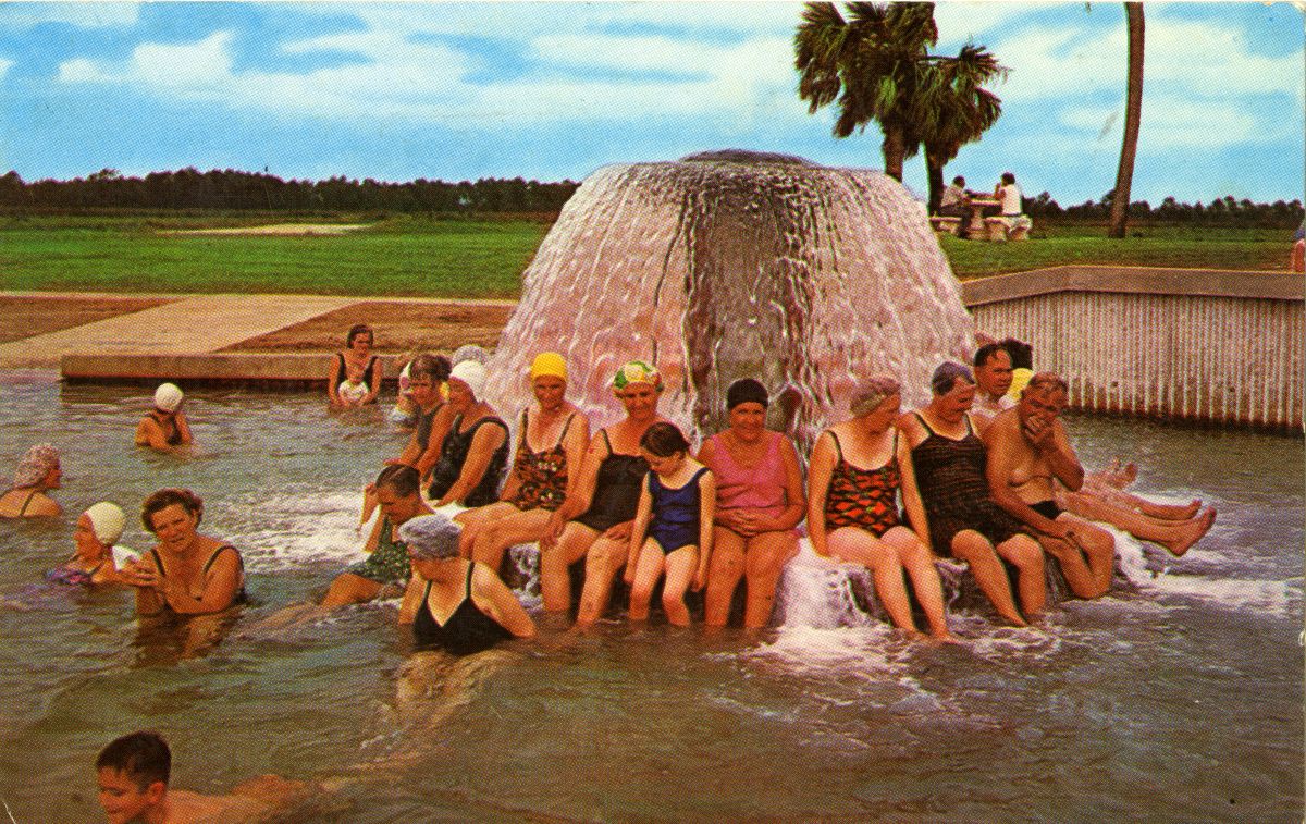 StateLibraryFL's tweet image. #TourismTuesday This post card from @FLMemory’s post card collection-shows tourists at hot springs near Punta Gorda. Postmarked Feb 23, 1968, an accompanying note states: &quot;Florida&apos;s newest natural wonder-bathe in 97 degrees of highly mineralized water...&quot;floridamemory.com/items/show/334…