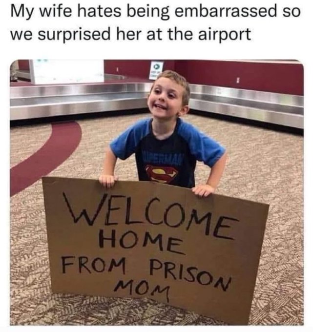 Devils_Cousin's tweet image. Bet she loves your hugs, bro. 😎 Tag a momma&apos;s boy! 😂 #AirportFail #MomHugs #EmbarrassingMoments #DevilsCousin