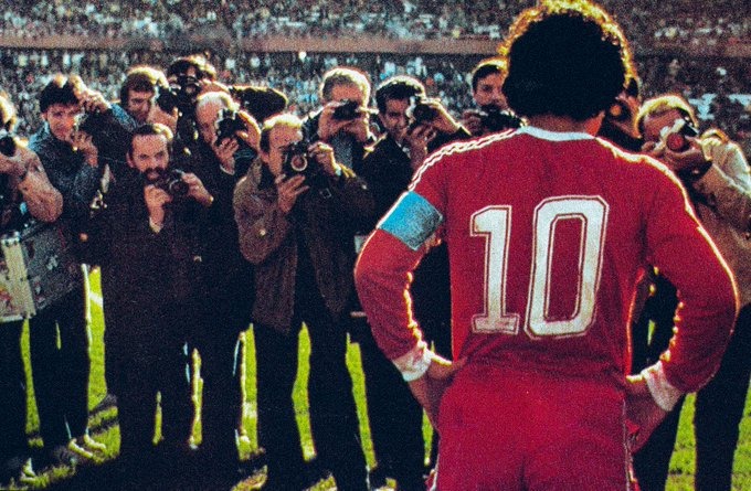 lucasaj82's tweet photo. "Si tuviese que elegir a un MARADONA, me quedo con el de ARGENTINOS JUNIORS"

🗣️ Diego Armando Maradona

Feliz cumple, Diego ❤️🔟

#AAAJ presente en ÉL 🐞🇦🇹 https://t.co/SMB525OAsJ