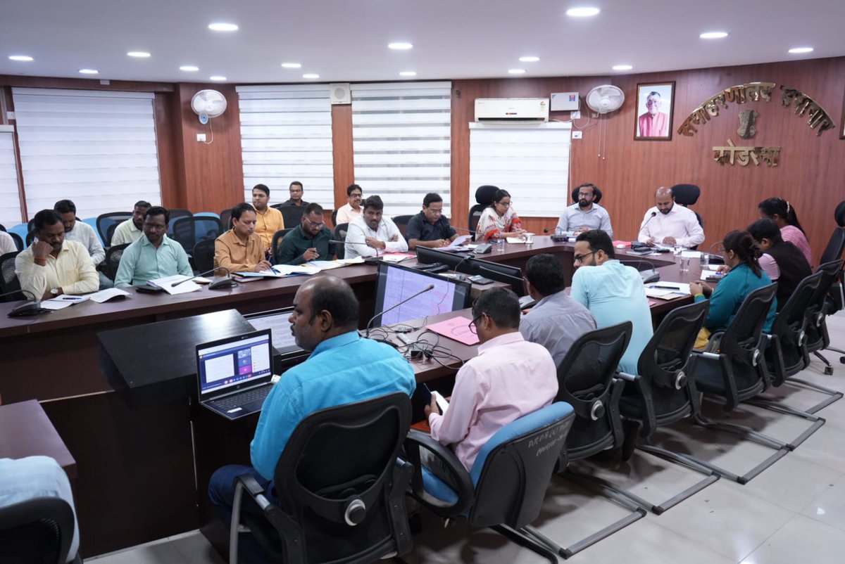 dckoderma's tweet image. आज समाहरणालय सभाकक्ष में जिला समन्वय समिति की बैठक संपन्न हुई। इस दौरान वन प्रमंडल अंतर्गत प्रतिबंधित भूमि, डोमचांच सफही फगुनी पर चौड़ीकरण, मुआवजा एवं पौधा रोपण कार्यों की स्थिति पर चर्चा की गई एवं संबंधित विभाग को आपसी समन्वय स्थापित कर कार्यों में आ रही बाधाओं को शीघ्र दूर करने…