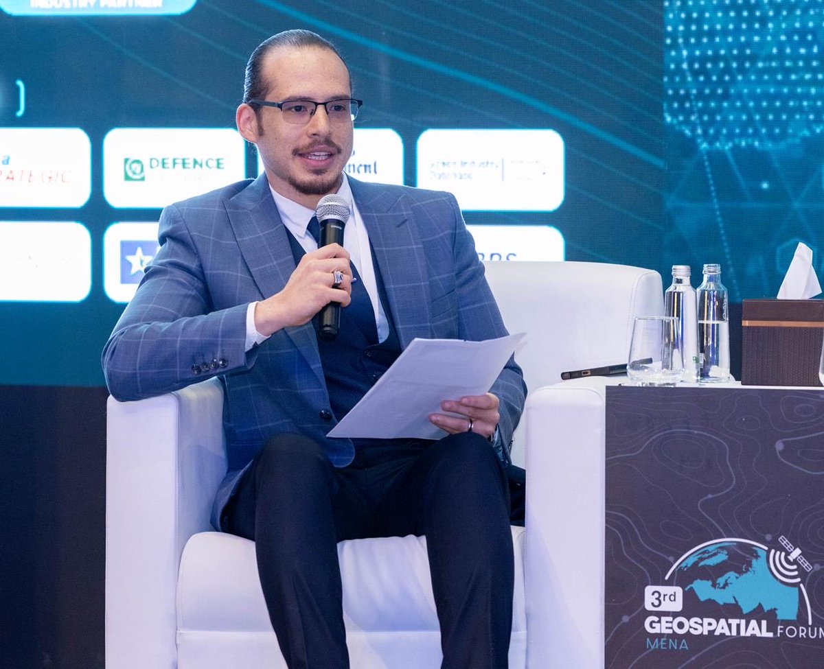 EsriSaudi's tweet photo. إسري السعودية شاركت في 3rd Mena Geospatial Fourm لعرض كيف تقود البيانات وتقنية نظم المعلومات الجغرافية (GIS) مستقبل المدن الذكية في جميع أنحاء المنطقة.

كان من أبرز فعاليات الحدث جلسة النقاش حول التوائم الرقمية ونظم المعلومات الجغرافية 3D/4D، شكراً جزيلاً لكل من زار جناحنا. https://t.co/8aXGGuZXZI