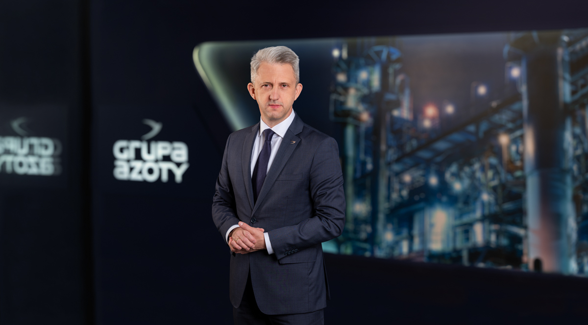 🔵 Z przyjemnością informujemy, że Prezes Zarządu Grupy Azoty S.A., Pan Andrzej Skolmowski, został powołany z dniem 30 października na stanowisko Wiceprzewodniczącego Rady Polskiej Izby Przemysłu Chemicznego.
 
👉 To wyróżnienie stanowi potwierdzenie zaangażowania Prezesa i całej