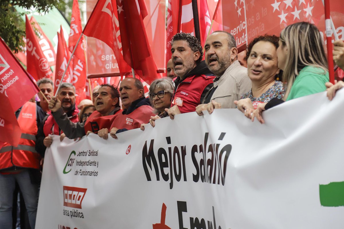 CCOOMadrid's tweet image. 🔴🔴 Concentración trabajadores y trabajadoras públicos exigiendo mejor salario y más empleo, frente al Ministerio para la Transformación Digital y de la Función Pública

⭕️ Por unos Servicios Públicos de calidad, exigimos:

📣Nuevo acuerdo salarial y cobro del 100% en las pagas…