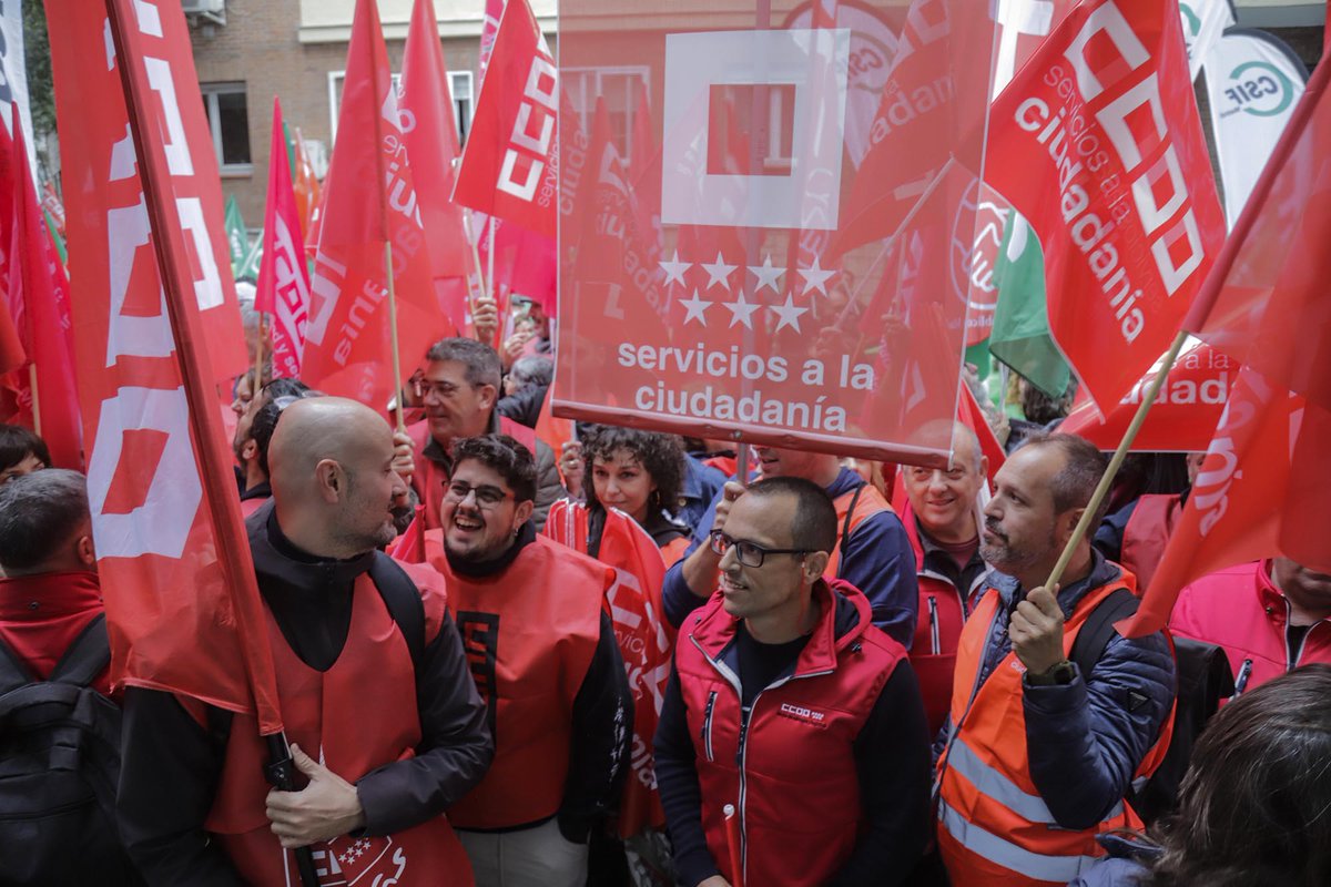 CCOOMadrid's tweet image. 🔴🔴 Concentración trabajadores y trabajadoras públicos exigiendo mejor salario y más empleo, frente al Ministerio para la Transformación Digital y de la Función Pública

⭕️ Por unos Servicios Públicos de calidad, exigimos:

📣Nuevo acuerdo salarial y cobro del 100% en las pagas…