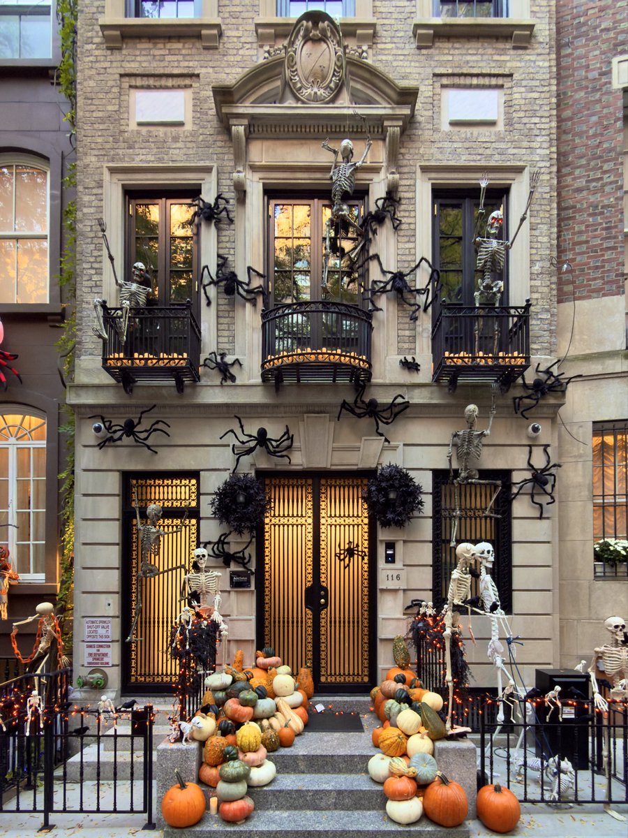 Halloween house on the Upper East Side of Manhattan (East 78th St between Park and Lexington Avenues)
