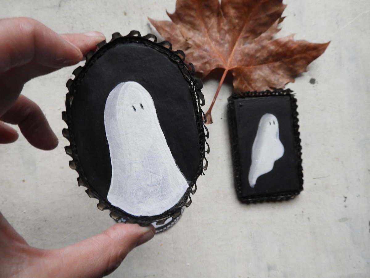 Today here the sky is full of dark clouds and it's raining, the perfect weather to tell ghost stories, right? 👻
#autumn #autumnvibes #illustrazione #illustration #artwork #arte #artist #art #halloween2025 #ghost