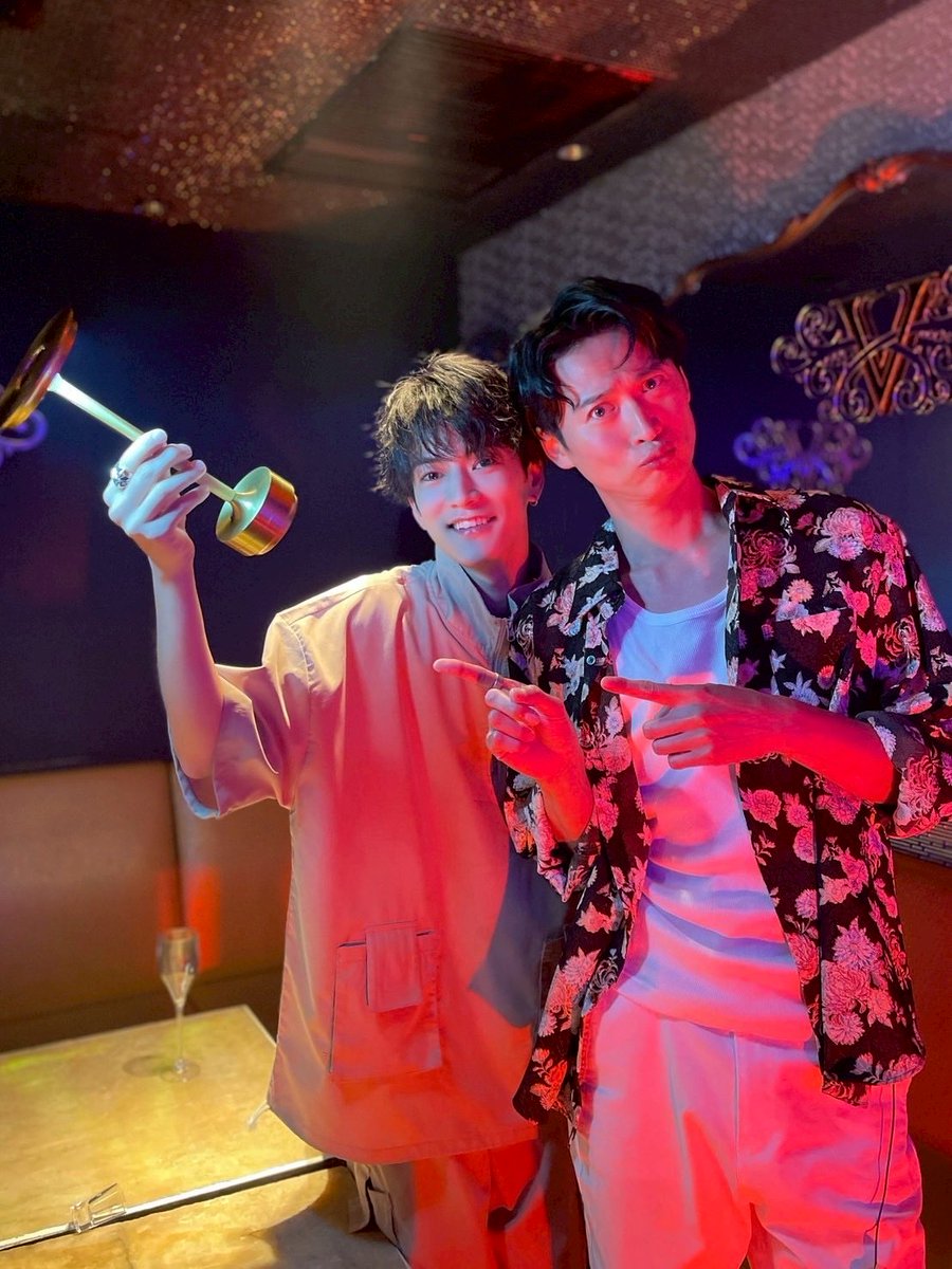 tx_drama9's tweet image. ◤◢◤📢#ドラマコーチ 𝕠𝕗𝕗 𝕤𝕙𝕠𝕥 
    第𝟑話明日よる𝟗時放送❕ ◢◤◢
増岡(#渡邊圭祐 )&近藤(#黄川田雅哉 )
乱闘騒ぎ後の仲直りショット!📸
❯❯第𝟐話が #TVer で観られるのは、
 明日10/31(金)21:53 まで⏰⚡️
📎 tver.jp/episodes/epkyb…