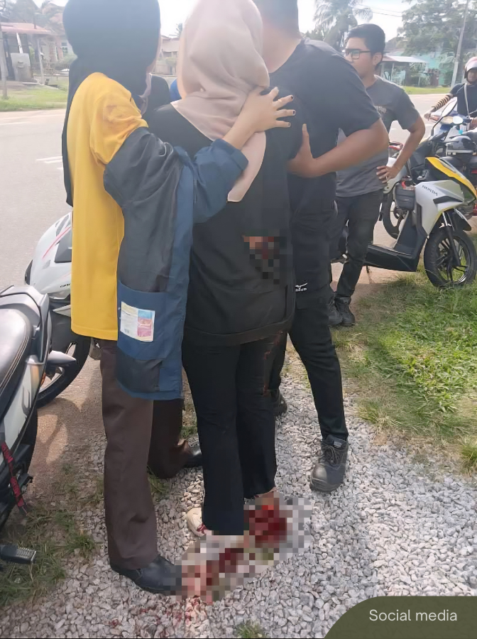NewsBFM's tweet photo. A 25-year-old man, Hidayat Burhan, has been sentenced to seven years in jail after pleading guilty to attempted murder for stabbing his 18-year-old cousin following her rejection of his romantic advances. 

The attack occurred earlier this month in Melaka Tengah while the victim was riding as a pillion passenger on her sister-in-law’s motorcycle.