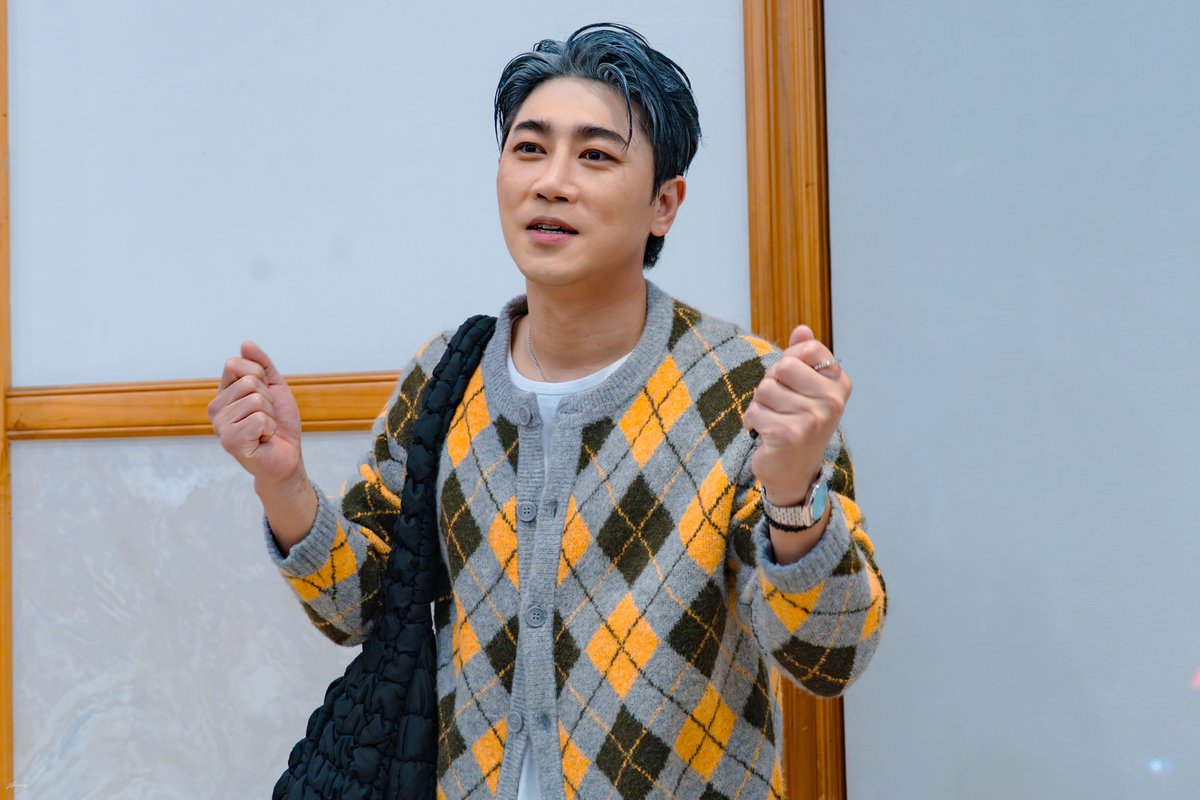 20251021 쉐도우 퇴근길
#박민성 배우님

무슨말 하는지 성타쿠들은 바로 아는 사진