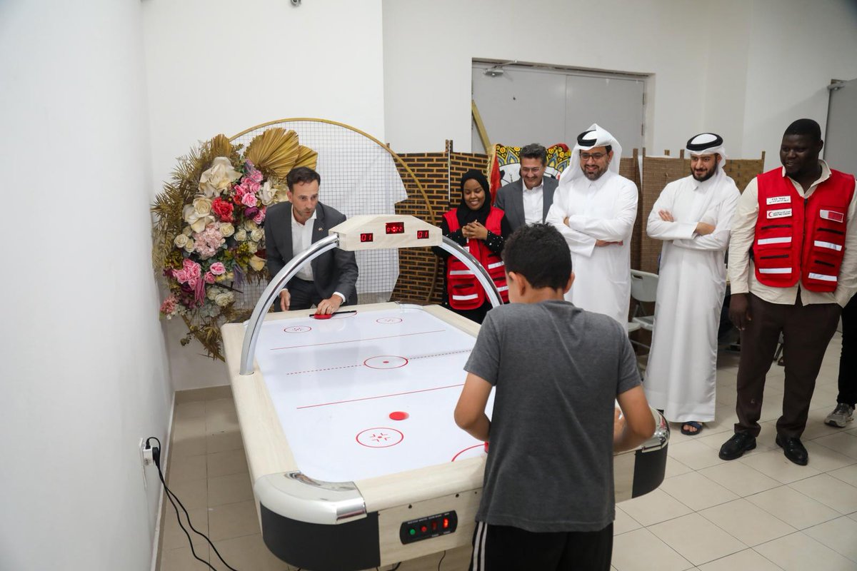 🇨🇦🇶🇦 Ambassador Morcos had the pleasure of visiting the Al Thumama compound housing evacuees from Gaza with <a href="/redcrosscanada/">Canadian Red Cross</a>, to reaffirm 🇨🇦’s contribution to psychosocial programming and support for Qatar’s humanitarian efforts. Nice to fit in a game of air hockey as well!