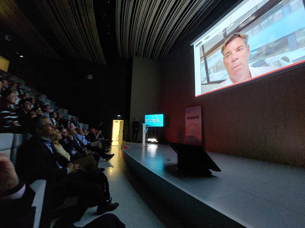 🏅Homenaje a nuestro Director General <a href="/AlvaroSimonB/">Alvaro Simón de Blas</a>  por su labor como Presidente de ANCES desde 2009 a 2025.

📸En el marco de la Asamblea y Jornada Nacional de Técnicos de la Asociación Nacional de BICs/ CEEIs (ANCES) celebrada en #Zaragoza y organizada por <a href="/CEEIARAGON/">CEEIARAGON</a> 

👏🤩