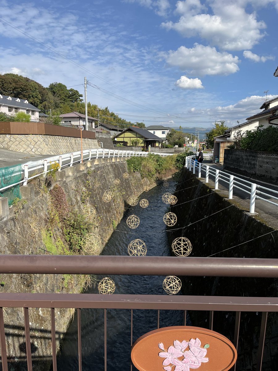 dousentou3105's tweet image. 今年は竹まり20列設置🫧ご近所さま嬉しそう上井手を眺め私共へ労いのお言葉を🫧皆クタクタ汗だくでも温かい気持ちに🫧私にとっては何よりのご褒美なんですˊᵕˋ
#熊本県
#大津町
#上井手
#うわいで
#竹まり
#肥後大津北口にっこり会
#大津町商店街連合会
#ボランティア活動