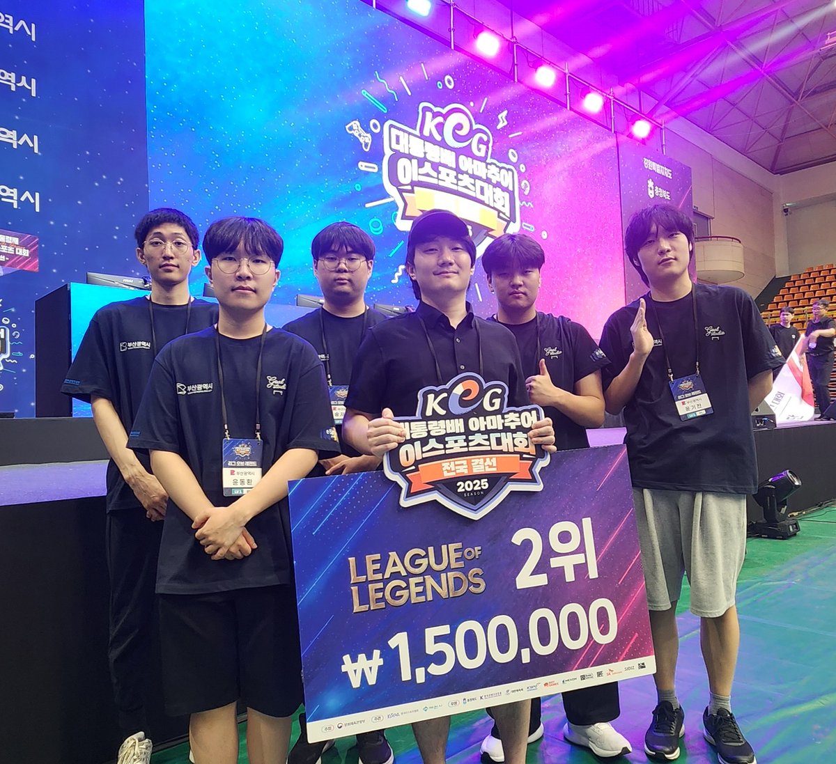 Hello. I've been working with BFX Academy this year to have my health break. Currently, i'm looking for opportunity to contribute for new team. If you interested, please DM or contact
<a href="/ShadowCorpAgent/">Shadow Corporation (eSports Agency)</a>
. RT &amp; Like are appreciated.   Thank you. 
lol.fandom.com/wiki/Kun_(Kwon…