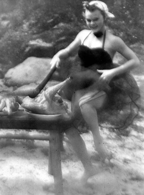 StateLibraryFL's tweet image. Celebrations of #Thanksgiving: A Seminole Indian Thanksgiving meal (c.1955); an Underwater Thanksgiving dinner in Rainbow Springs (c.1950); Governor LeRoy Collins pardon the Thanksgiving turkey (c.1957); FAMU sorority members with food for the needy (c.1957). @FLMemory