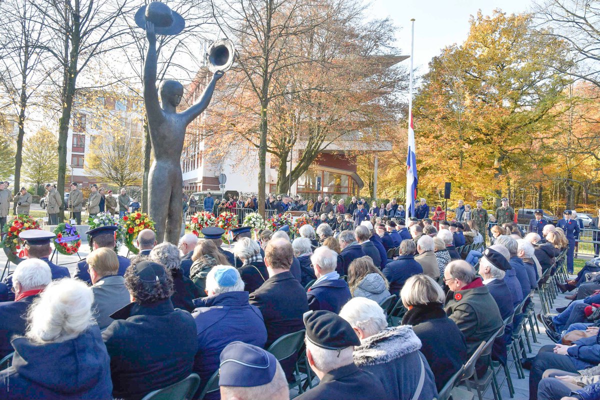 Herdenking Canadese Bevrijders bij ‘De Man met de Twee Hoeden’: De jaarlijkse herdenking van de Canadese bevrijders vindt plaats bij het Nationaal Canadees Bevrijdingsmonument ‘De Man met de Twee Hoeden’ aan de Loolaan in… rtv-apeldoorn.nl/nieuws/herdenk… #apeldoorn #rtvapeldoorn #nieuws