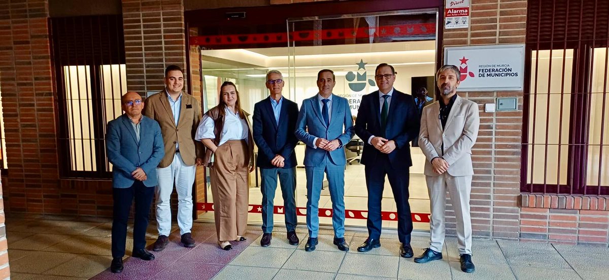 Recibimos en Federación de Municipios a @FRECOMmurcia liderada por su presidente, José Hernández Martínez.  

🏠Impulso a la #ViviendaAsequible.

📜Unificación de pliegos de contratación municipal.

♻️Gestión innovadora de residuos (Propuesta APICAM).