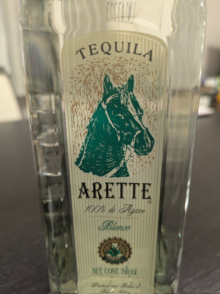 アレッテ　ブランコ

コレだよコレ！！って思わせるテキーラ。
最強コスパのスピリッツでは？と飲むたびに思う。
もっとテキーラに日が当たっても良いと思う。なんでその辺の居酒屋に置かないのかな？流通量的に難しいのかな？
野球見ながら飲んでるので更に上手い気がするw
＃テキーラ