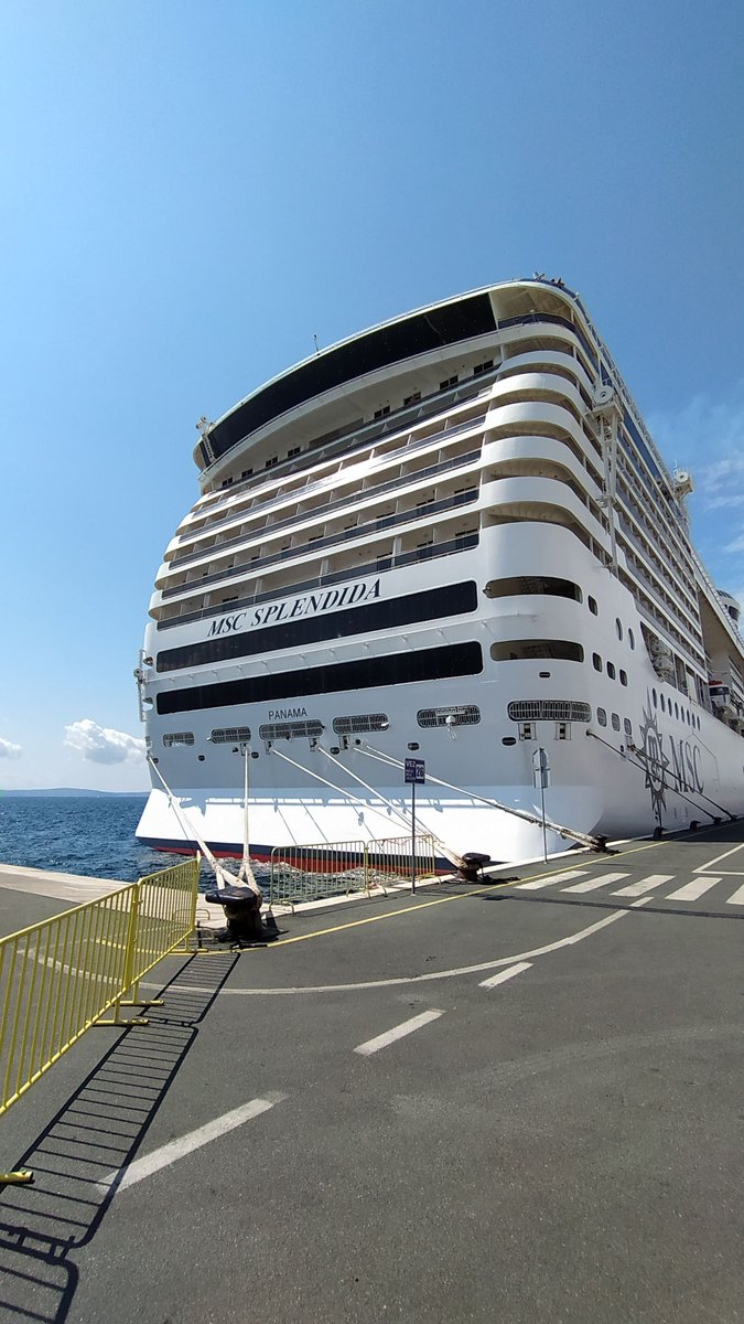 pazzoperilmare's tweet image. CONGRATULAZIONI MSC SPLENDIDA, SALVATI MIGRANTI IN MARE
Il #Mediterraneo si è trasformato in un palcoscenico di eroismo marittimo lo scorso 26 ottobre 2025, quando l’equipaggio #MSCSplendida ha risposto con prontezza a un SOS, salvando 19 migranti
.
.
#Crociere #Pazzoperilmare