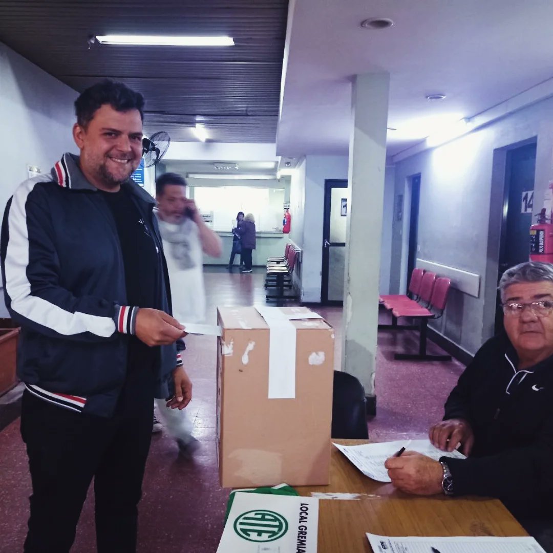ATERosario's tweet photo. ✊ Se vota desde las 8:00 y hasta las 15:00  en Anexo PAMI 1 y UGL IX.
#DemocraciaSindical
Elección de Junta Interna y Delegados/as en PAMI Rosario. 
#EsConAte #EsConVos
ATE Seccional Rosario https://t.co/QvXZh13eMw