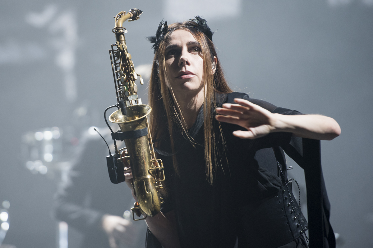 O2AcademyBrix's tweet image. Throwback to this ethereal experience with @PJHarveyUK NINE years ago today ✨
Who joined us for her TWO stint here in 2016? 🎶
📸 @slb_photo
#PJHarvey #O2AcademyBrixton