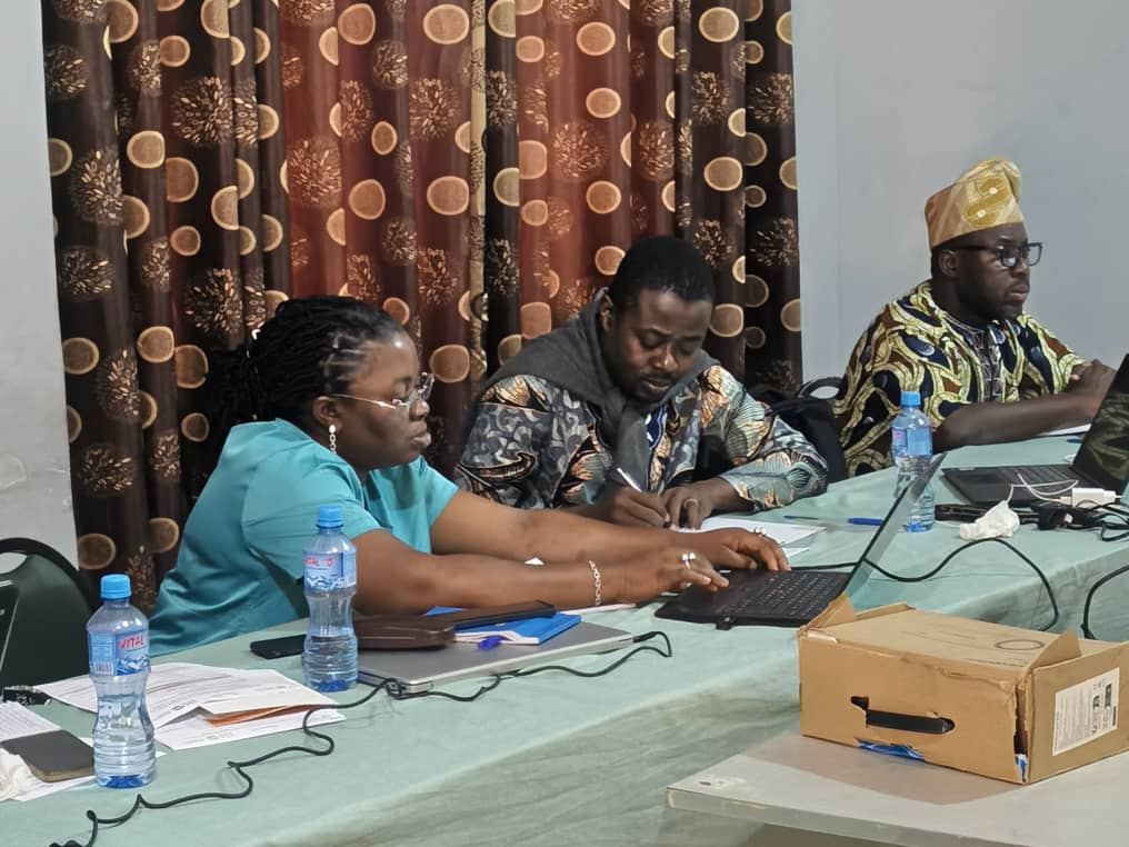 unfpa_benin's tweet image. Interopérabilité entre le système d'enregistrement des faits d'état civil de l’ANIP et le système de production des données de l’INStaD : 2⃣0⃣ experts de @insbenin, @BeninANIP, @asinbenin, @APDP_BENIN et @unfpa_benin en atelier de définition des variables et indicateurs.