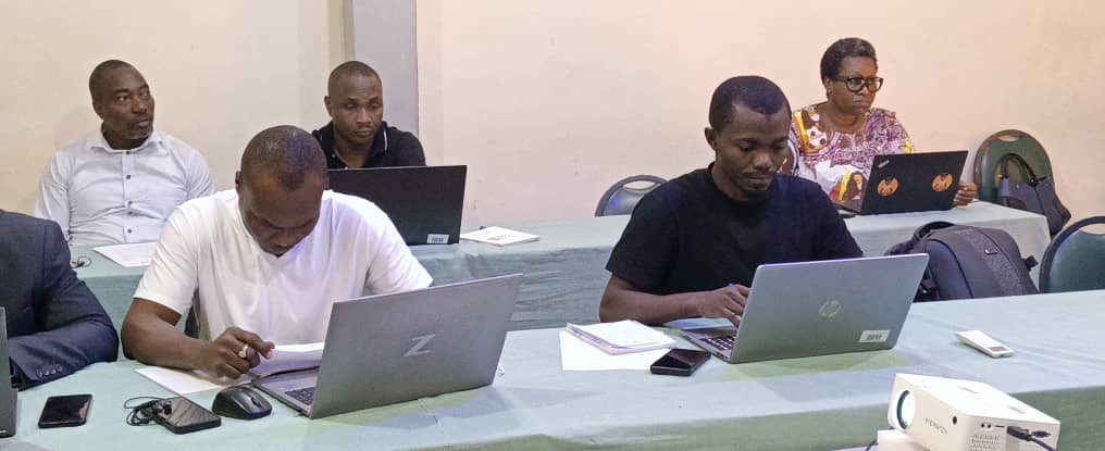 unfpa_benin's tweet image. Interopérabilité entre le système d'enregistrement des faits d'état civil de l’ANIP et le système de production des données de l’INStaD : 2⃣0⃣ experts de @insbenin, @BeninANIP, @asinbenin, @APDP_BENIN et @unfpa_benin en atelier de définition des variables et indicateurs.