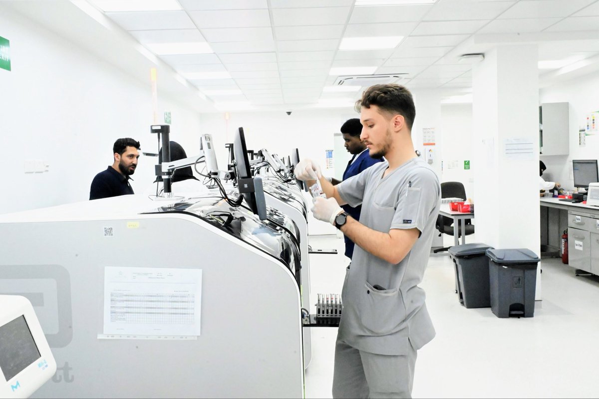 med_cluster's tweet photo. ويضم المختبر المركزي، قسم الأشعة، العيادات الطبية، والخدمات الإلكترونية المتكاملة ضمن منظومة واحدة تسهم في تطوير خدمات الرعاية الأولية. 

#المدينة_المنورة 
#تجمع_المدينة_الصحي https://t.co/fdl0HjdRQ5