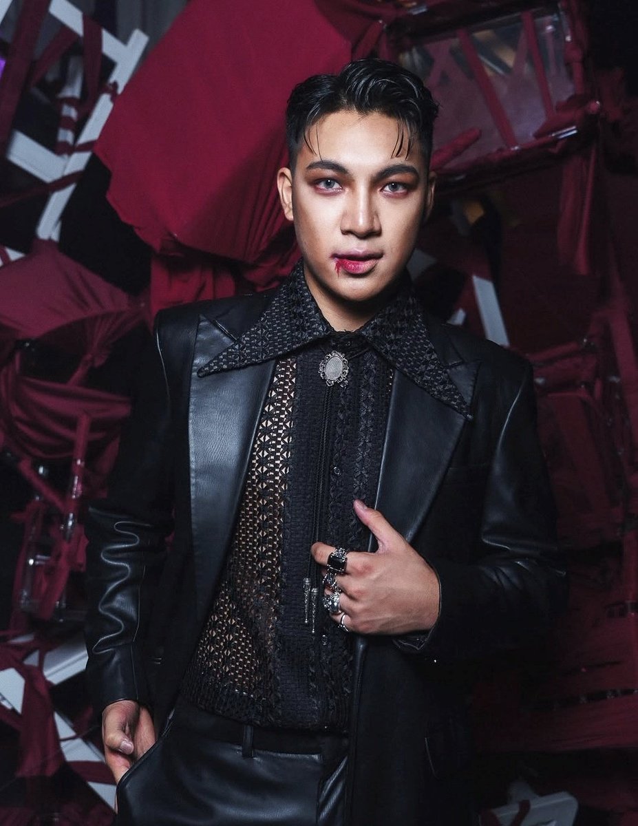 Papakagat🧛‍♀️

...😁✌️

📸 lemcarino 

#DARREN <a href="/Espanto2001/">Darren</a>