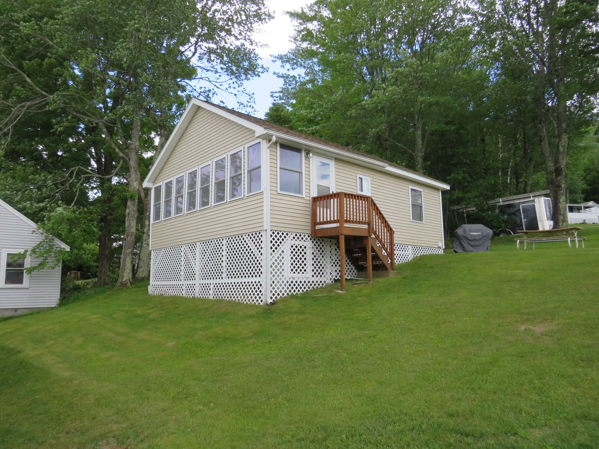 NewfoundRentals's tweet photo. 🌲Cottage #1-Your Cozy Lakeside Hideaway Awaits!
Tucked away on a peaceful hill.
🔗 https://t.co/quagal2yE2
#NewfoundCottageRentals #LakeVacation #FamilyGetaway #CottageRetreat #SummerEscape #LakesideLiving #NatureLovers #VacationRental #NewHampshireGetaway #LakeViews #CozyCabin https://t.co/oVLqSYNQB0
