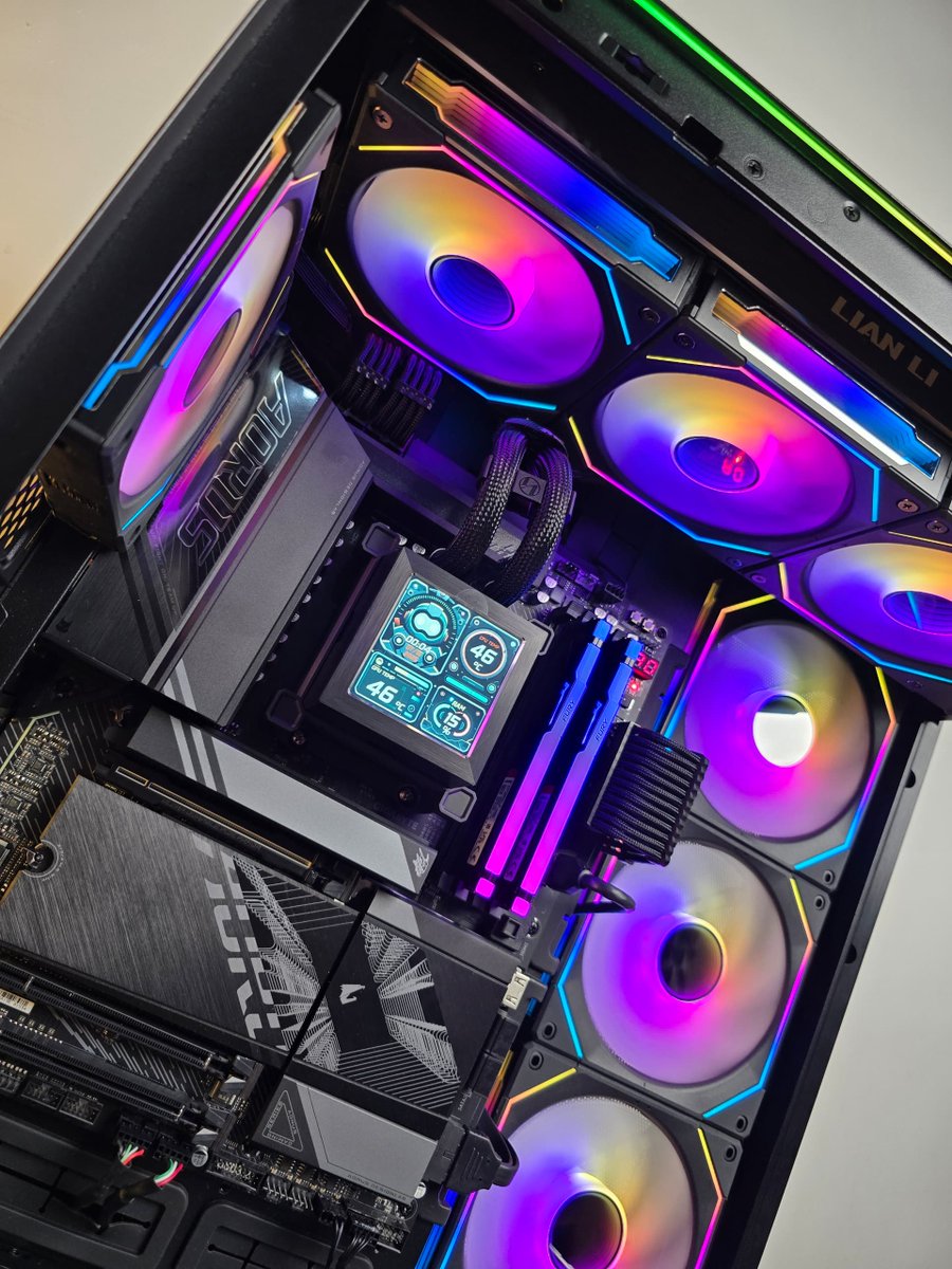 geforcearena's tweet photo. 🔥Building Our Client's RTX 5090+AMD 9950X+128GB RAM Workstation Computer💯

Check Out All Our Custom Built Gaming/Workstation Computers in Uganda👇
https://t.co/YUTYiUYVYp 

#uganda #geforcearena #ugandagamers #uganda🇺🇬 #UgandaNews #kampala #ugandacreatives #ugandan https://t.co/V7lrzLK7yD