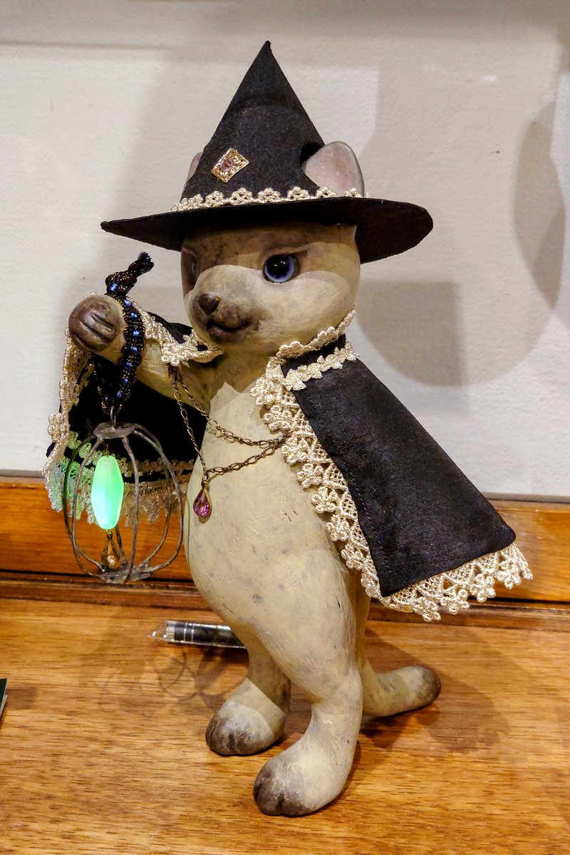 中崎町の  #ギニョール さんにお伺いしました。
#ぴこうさ  様の個展【#記憶に揺れる花】が開催中です。

ぴこうさ様は初対面の私に気さくに話しかけてくださり、作品について丁寧に説明をいただきました。

こうしてお会いでき、また、作品を拝見して感無量です。
ありがとうございましたm(_ _)m