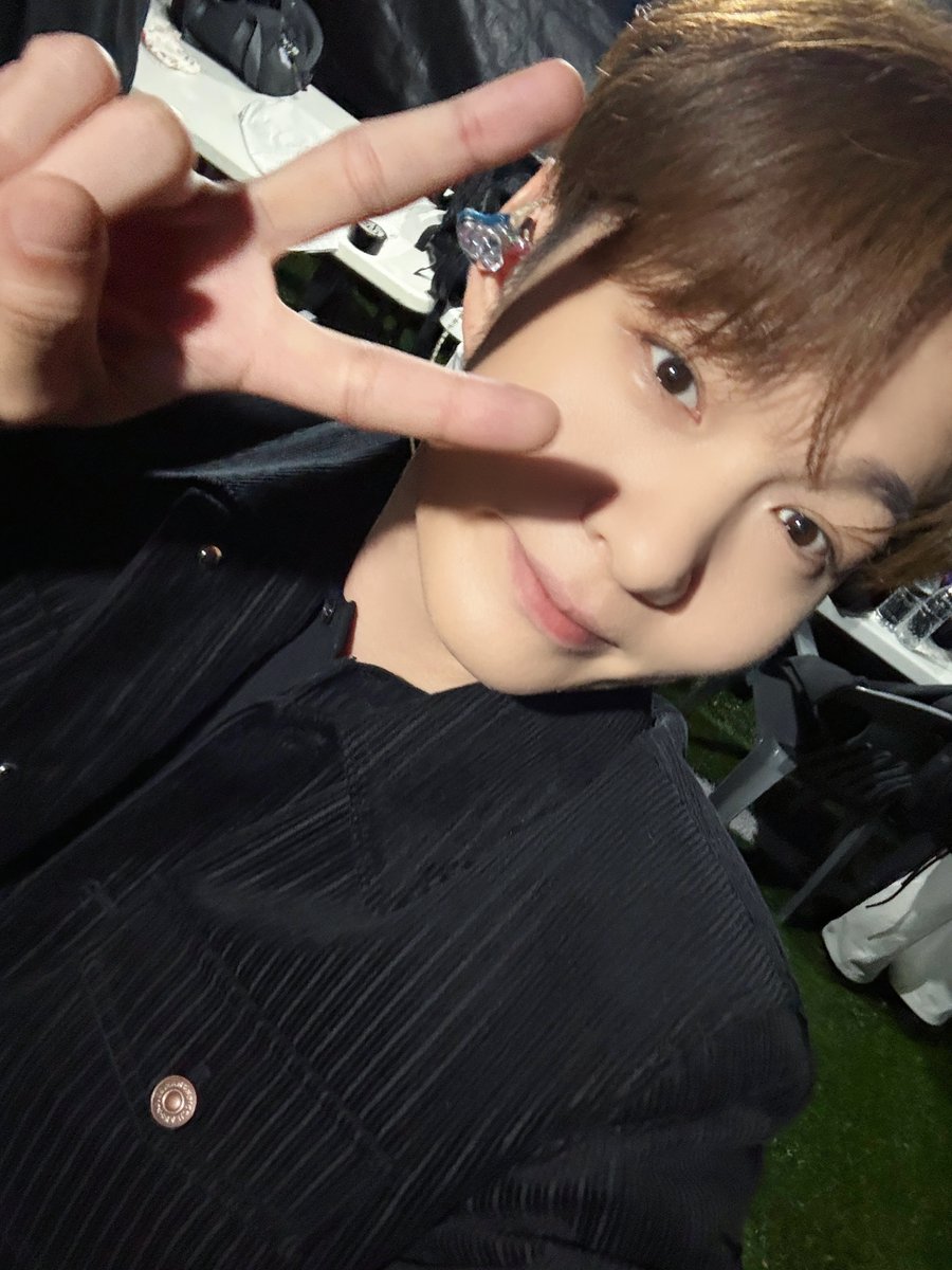 LeeCS_Official's tweet photo. [📸] ✨251030 2025 울산과학대학교 제50회 무룡제 ‘울림 UL:RIM’✨

무대는 물론이고 관객석까지‼️
구석구석 찾아가는 창섭 군😎

열정적인 학우분들의 함성 소리와
zz6친💙멜로디의 응원법까지🔥
너무나도 행복했던 무대였습니다.ᐟ.ᐟ

#이창섭 #LEECHANGSUB 
#이별_이_별 #ENDAND #주르르 https://t.co/O9erI6MAsQ