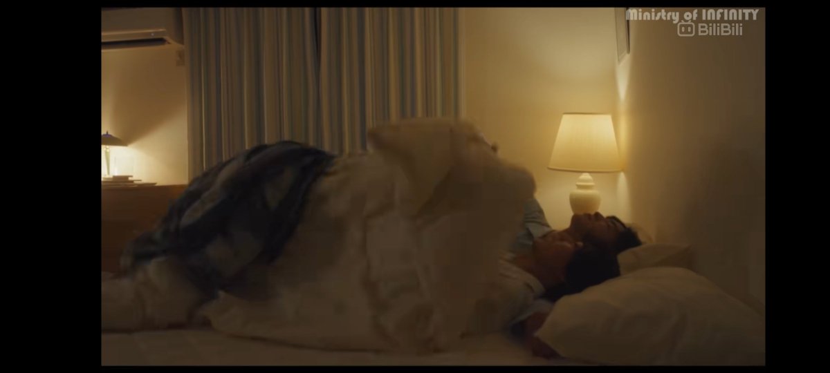 enlqblue's tweet image. ซีรีส์ญี่ปุ่น(เกย์) เรื่องใหม่ที่กระทรวงแปลมาอย่างเจ๋งงงงงงงงงง

พล็อตเกี่ยวกับคู่รักเกย์ที่คนหนึ่งทำงานเป็นทนายฟ้องหย่า ส่วนอีกคนเป็นนักสืบจับชู้ ความเก๋คือเขาทำงานร่วมกันอะ แถมมวลเวลาอยู่ด้วยกันโคตรน่ารัก!!! 

ซีรีส์เสียดสีสังคมญี่ปุ่นแบบเจ็บจี๊ดดถึงใจ…