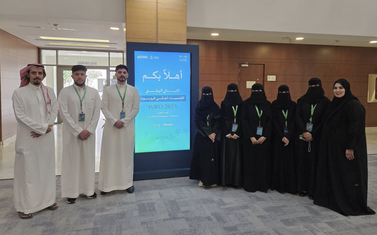 Najran_Univers's tweet photo. تأهل فريقا AirPatrol وReOil من #جامعة_نجران بدعمٍ من عمادة #شؤون_الطلاب، ضمن فئة مبدعو المستقبل (الجامعات)، لتمثيل المملكة في النهائي العالمي لـ #الأولمبياد_العالمي_للروبوت  #WRO2025 الذي سيُقام في سنغافورة، وذلك ضمن فعاليات الأولمبياد الذي تنظمه وزارة التعليم بالتعاون مع الاتحاد السعودي للروبوت والرياضات اللاسلكية. ويجسد هذا الإنجاز تميّز طلاب الجامعة في الابتكار والتقنيات الذكية والذكاء الاصطناعي، ودورها في تمكينهم من المنافسة عالمياً..