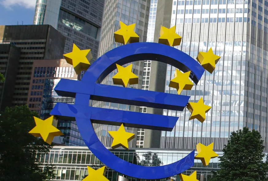 classcnbc's tweet image. +++La Bce tiene i tassi fermi al 2%, come da attese+++

Segui la conferenza stampa di Christine #Lagarde: dalle 14.45 su Class CNBC e in streaming su video.milanofinanza.it

#ECB #BCE