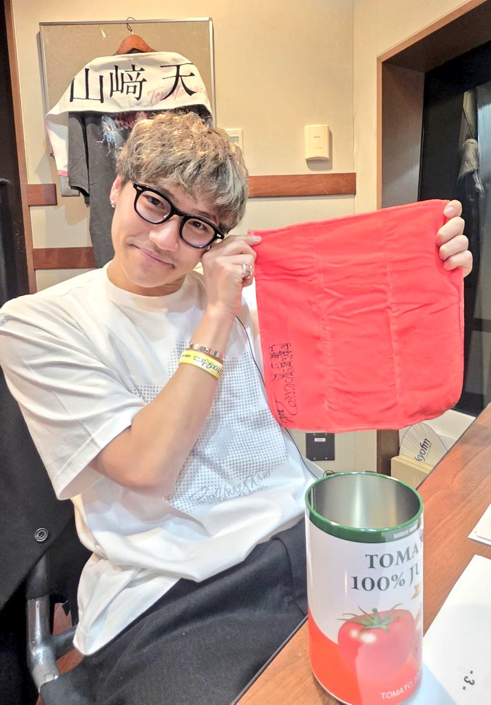 こもり校長、この日のために 『何歳の頃に戻りたいのか？』缶入り