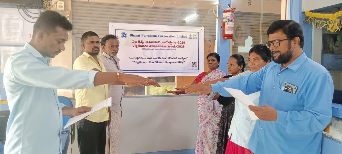 Brundavangas's tweet photo. We conducted vigilance awareness pledge with our delivery boys and office staff and customers in the showroom. https://t.co/1Ov0V8PBDG