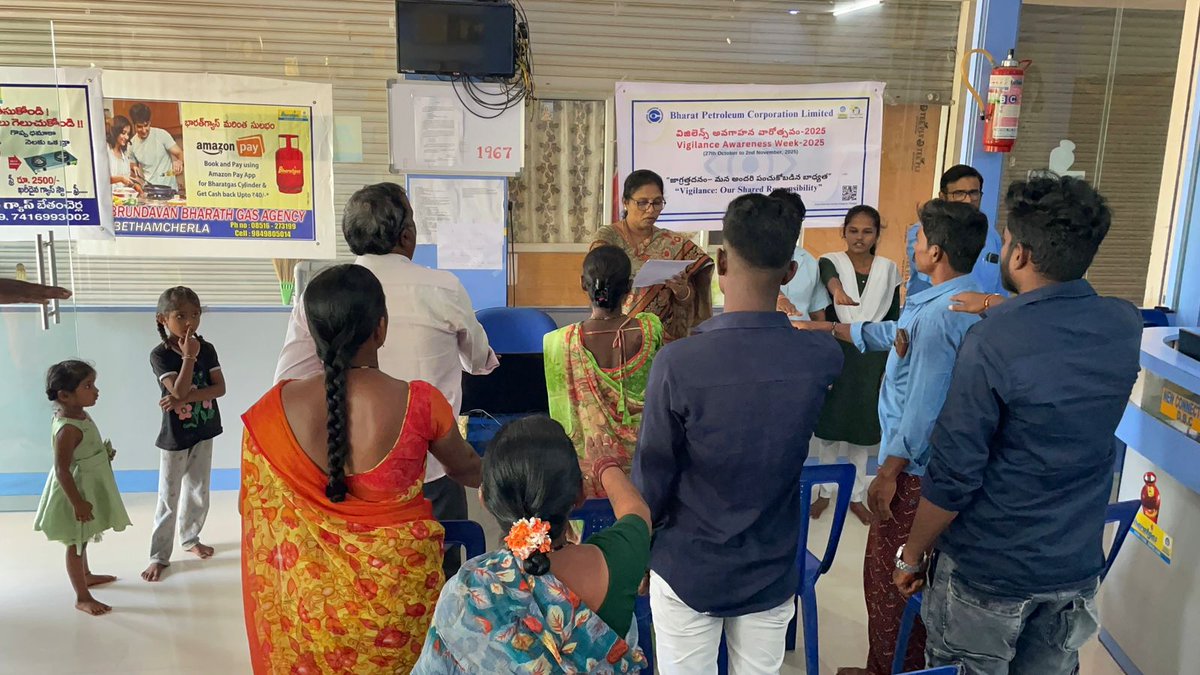 Brundavangas's tweet photo. We conducted vigilance awareness pledge with our delivery boys and office staff and customers in the showroom. https://t.co/1Ov0V8PBDG