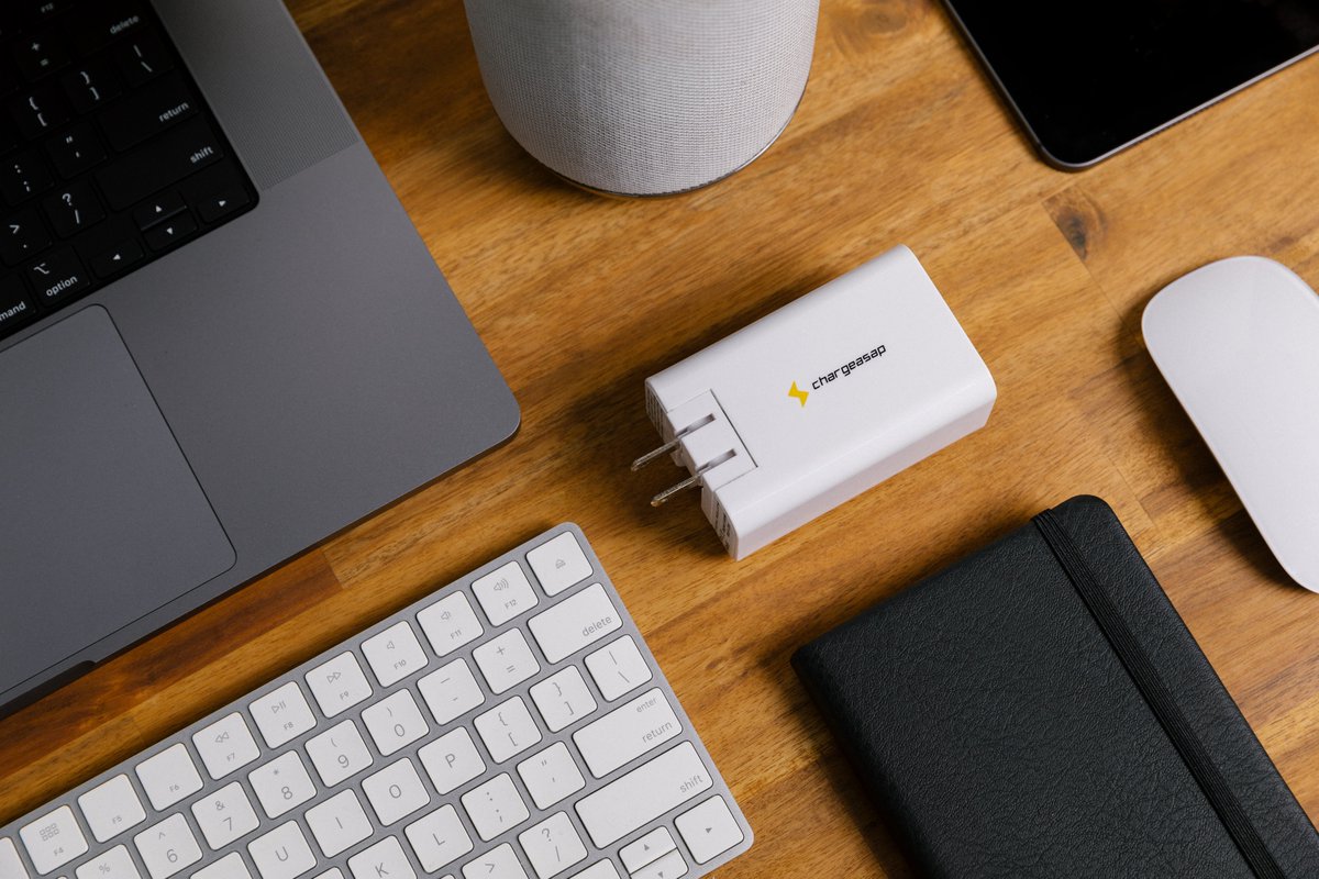chargeasap's tweet image. Messy desk? Tangled cables everywhere? 😩

Zeus to the rescue. One charger to rule them all and keep your setup spotless. ⚡🧹

Level up your workspace. Follow for more 😉
.
.
.
.
.
.
#fastcharger #innovative #newtechnology #techinsider #apple #google #techtrends