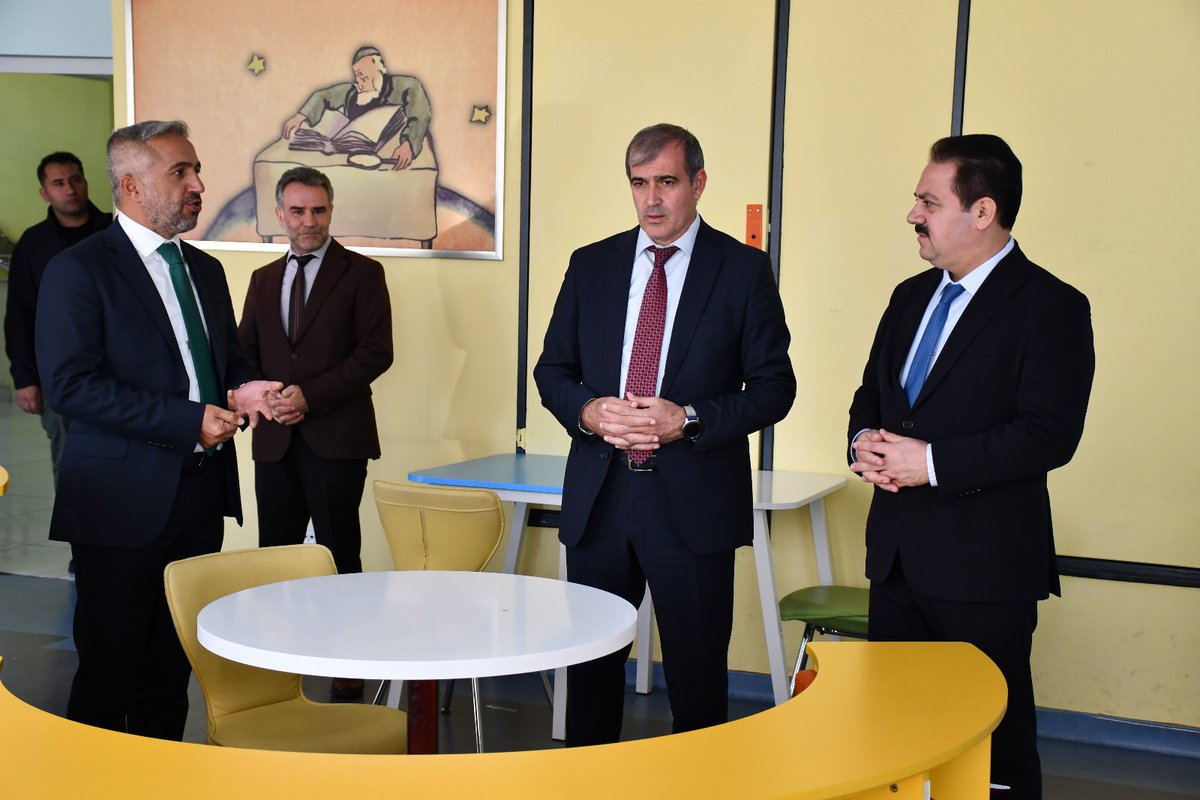 Kaymakamımız Dr. Soner ŞENEL, İlçe Milli Eğitim Müdürü Murat ŞENDOĞAN ile birlikte Aydınkent İlkokulu ve Ortaokulunu ziyaret ederek eğitim faaliyetleri hakkında bilgi aldı.