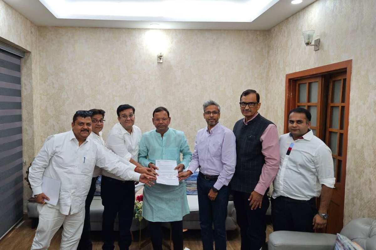 ainma_notebook's tweet photo. Working together for progress — meeting with Honourable Shri Pankaj Chaudhary, Union Minister of State Finance, on 28/10/2025 to address GST issues and identify practical remedies for the Notebook Industry.

#AINMA #NotebookIndustry #MadeInIndia #SupportMSMEs #EducationForAll https://t.co/6mNdsJCgXI