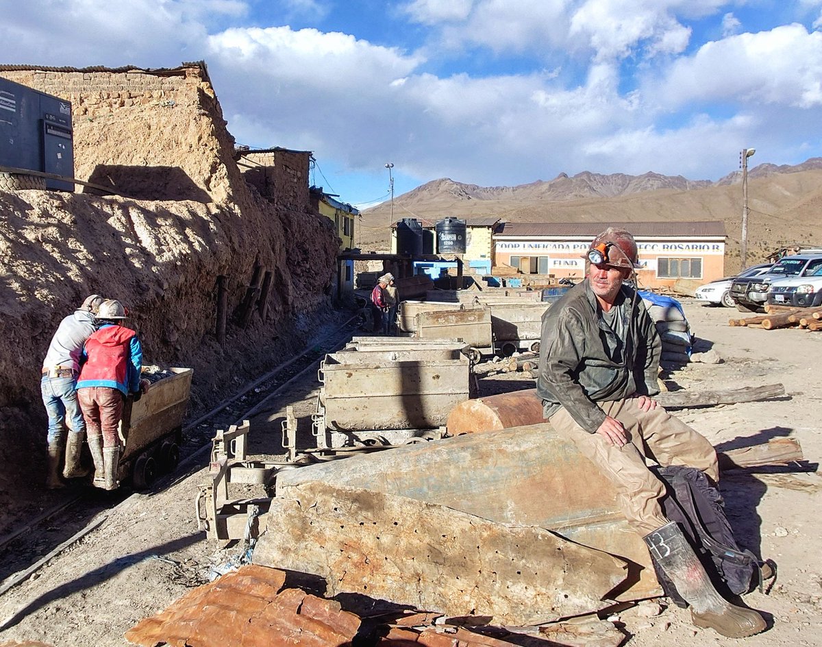 Det var en tuff dag i silvergruvan i Potosi, Bolivia. Det enda som var tyngre i går var hockeylagets förlust. #Potosi