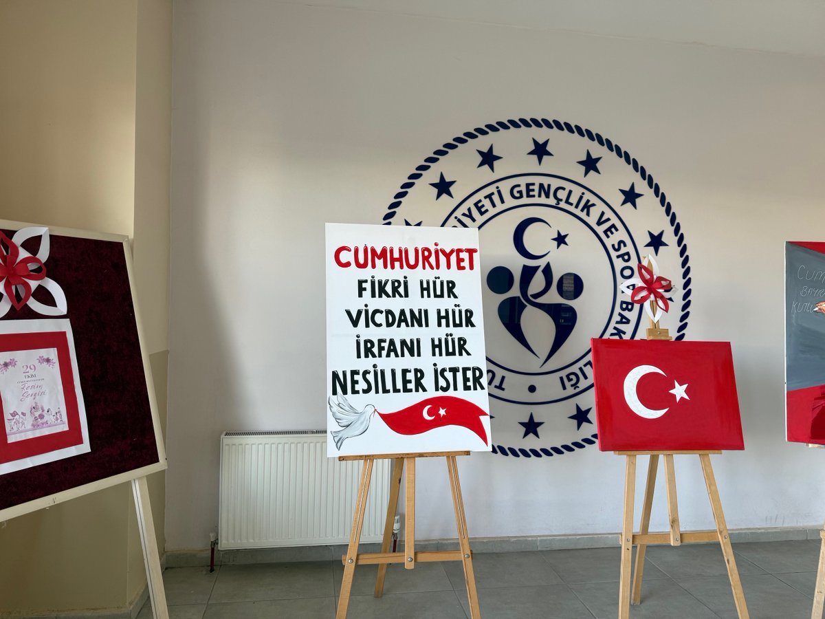 Cumhuriyetimizin 102. yılı kutlamaları kapsamında, öğrencilerimizin özveriyle hazırladığı resim sergisi düzenlendi.
📍Balıkesir Kız Yurdu
<a href="/OA_BAK/">Dr. Osman Aşkın Bak</a> 
<a href="/gencliksporbak/">Gençlik ve Spor Bakanlığı 🇹🇷</a>